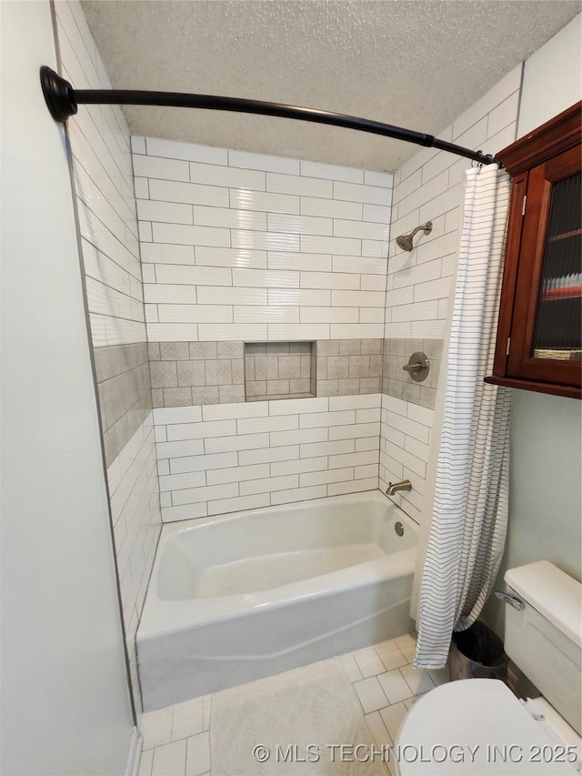 2230 Robin Ln, Muskogee, OK 74403 - full bath with toilet, tile patterned floors, shower / bath combo with shower curtain, a textured ceiling, and baseboards