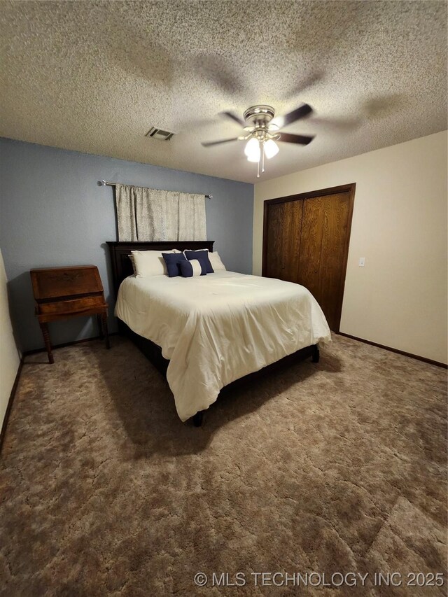 2230 Robin Ln, Muskogee, OK 74403 - bedroom featuring carpet flooring, a closet, baseboards, a ceiling fan, and a textured ceiling