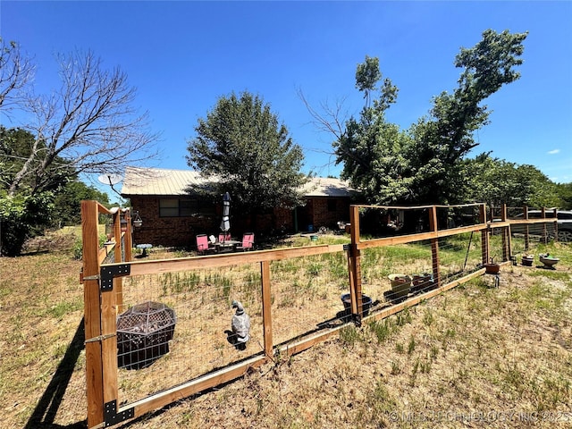2810 Harvey, Ardmore, OK 73401 - view of yard with a gate