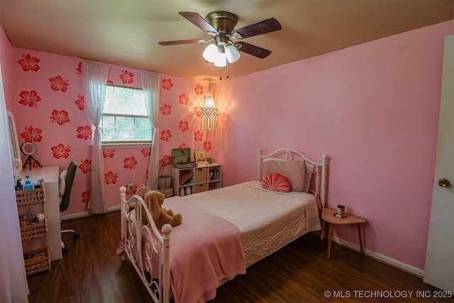 714 S Maple St, Sapulpa, OK 74066 - bedroom with wood finished floors, baseboards, a ceiling fan, and wallpapered walls