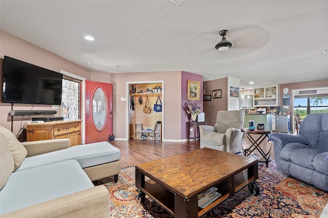 6472 Kings Rd, Ardmore, OK 73401 - living area featuring ceiling fan, wood finished floors, baseboards, and recessed lighting