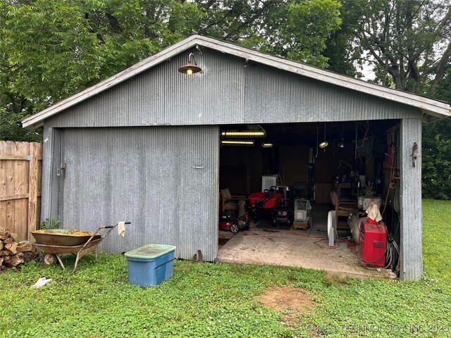 610 W Washington Ave, Krebs, OK 74501 - view of garage