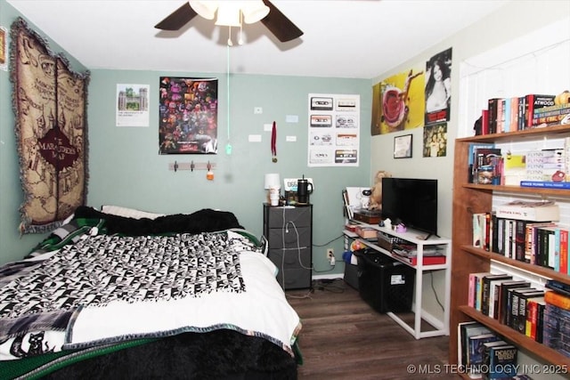 410 Shawnee St, So Coffeyville, OK 74072 - bedroom featuring wood finished floors and ceiling fan