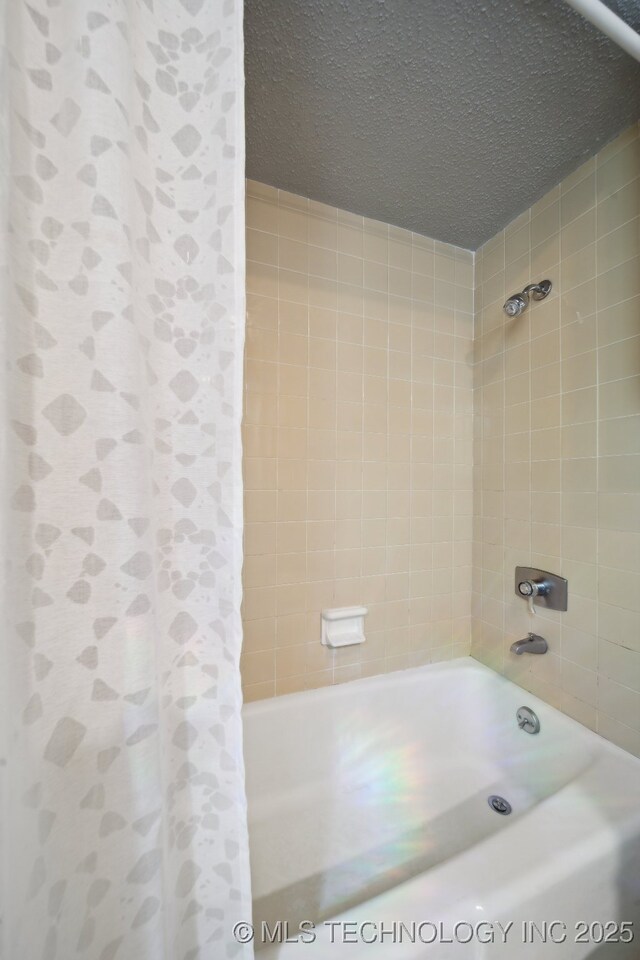 6960 S Oswego Ave, Tulsa, OK 74136 - bathroom featuring shower / bathtub combination with curtain