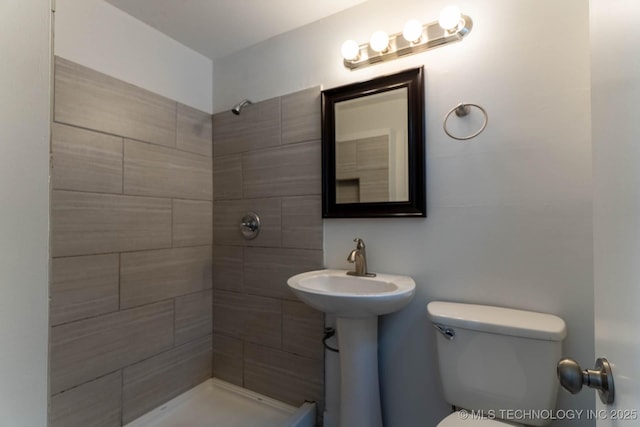 5726 E 26th St, Tulsa, OK 74114 - bathroom with tiled shower and toilet