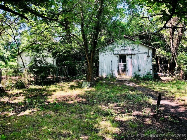 1145 S Little Ave, Cushing, OK 74023 - view of yard with a storage shed