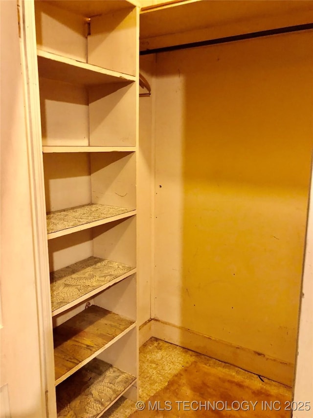 1145 S Little Ave, Cushing, OK 74023 - view of walk in closet