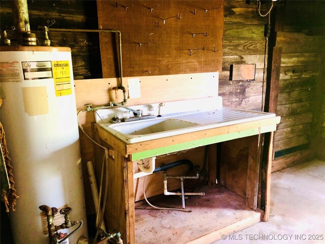 1145 S Little Ave, Cushing, OK 74023 - interior space featuring gas water heater