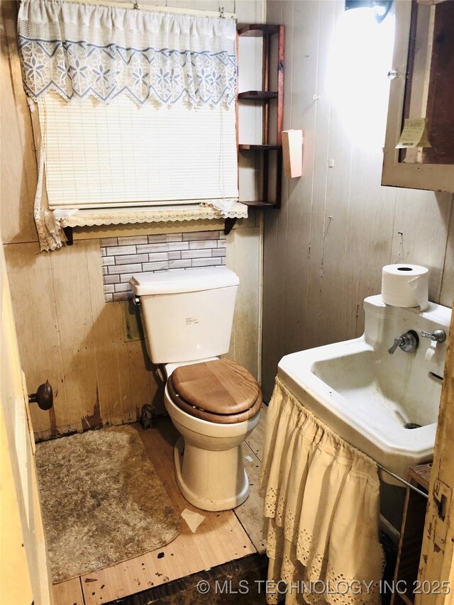 1145 S Little Ave, Cushing, OK 74023 - bathroom featuring wooden walls