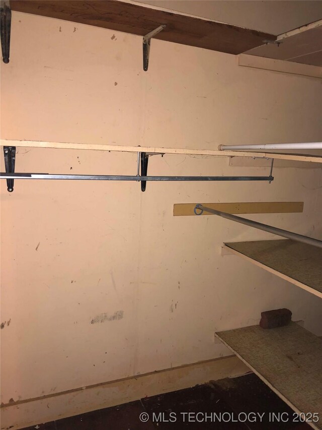 1145 S Little Ave, Cushing, OK 74023 - view of walk in closet