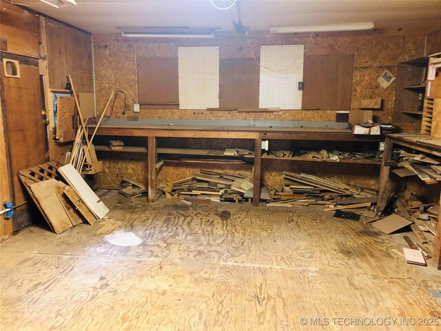 1145 S Little Ave, Cushing, OK 74023 - misc room featuring a workshop area