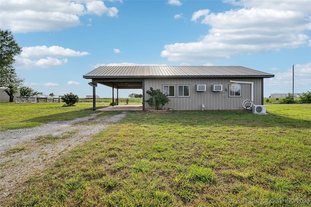 1200 S Oak Grove Rd, Cushing, OK 74023 - view of front of property with board and batten siding, driveway, a carport, ac unit, and a front yard