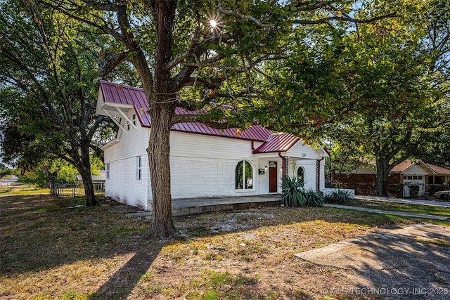 1228 D St NW, Ardmore, OK 73401 - view of front of property with brick siding and metal roof