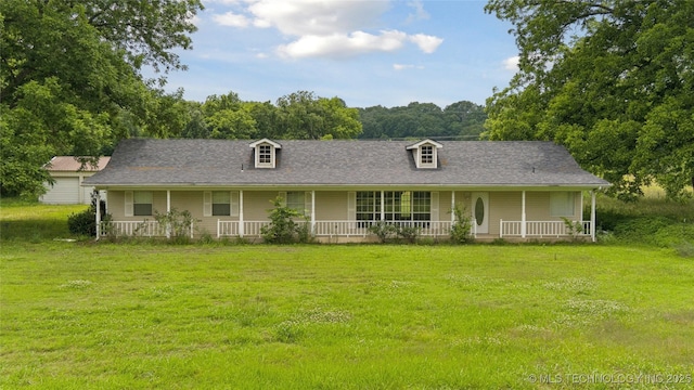 385077 E 1160th Rd, Weleetka, OK 74880 - view of front facade featuring covered porch, a front yard, and roof with shingles