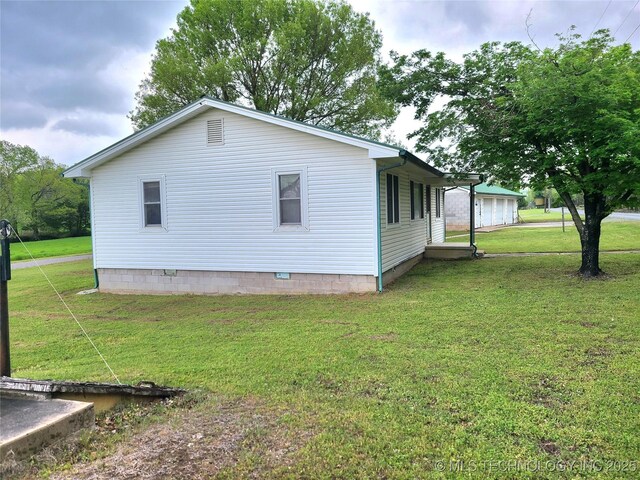 1950 Cedar Bluff Rd, Fort Gibson, OK 74434 - view of side of home featuring a lawn and crawl space