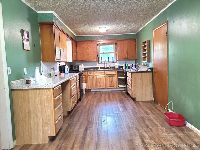 1950 Cedar Bluff Rd, Fort Gibson, OK 74434 - kitchen featuring range with gas cooktop, ornamental molding, a sink, dark wood-style floors, and a textured ceiling