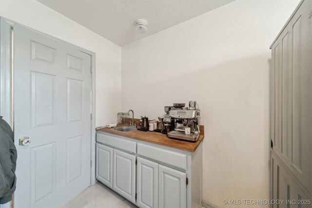 11818 N Harvard Ave, Skiatook, OK 74070 - bar area with a sink