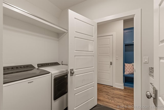 6705 S Palm Ave, Broken Arrow, OK 74011 - laundry area featuring independent washer and dryer, dark wood finished floors, and baseboards