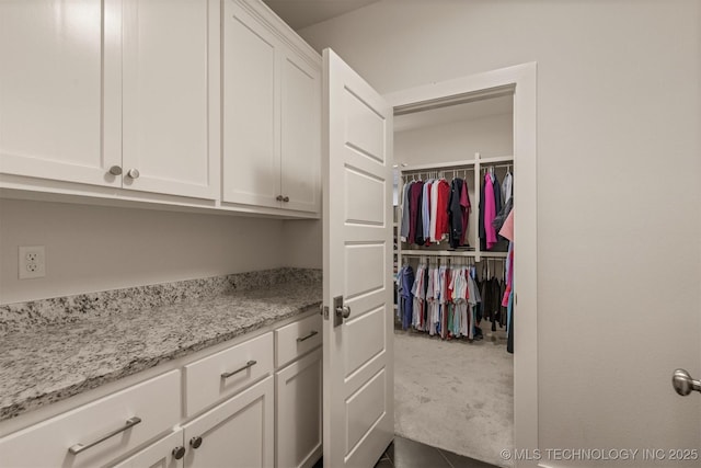 6705 S Palm Ave, Broken Arrow, OK 74011 - walk in closet featuring carpet