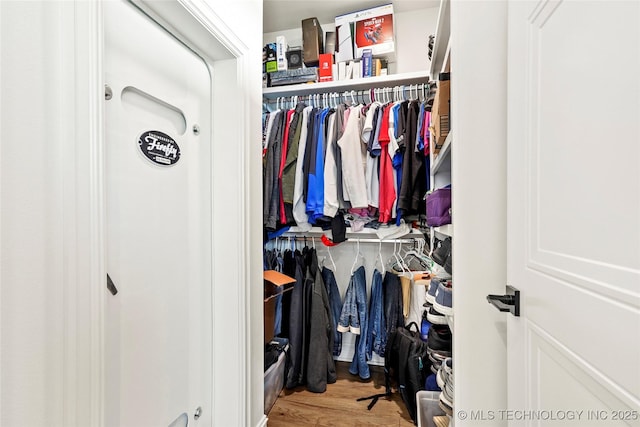 3406 W Quantico Pl, Broken Arrow, OK 74011 - walk in closet featuring wood finished floors