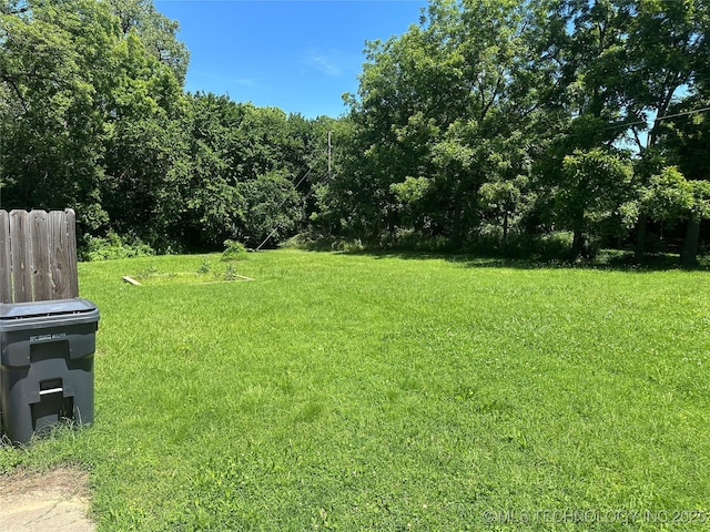 206 I St NE, Ardmore, OK 73401 - view of green lawn