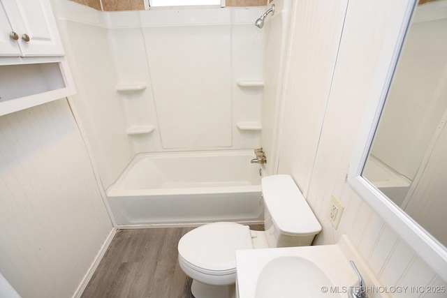 215 S Maple Ave, Tahlequah, OK 74464 - full bath featuring wood finished floors, toilet, shower / washtub combination, vanity, and baseboards