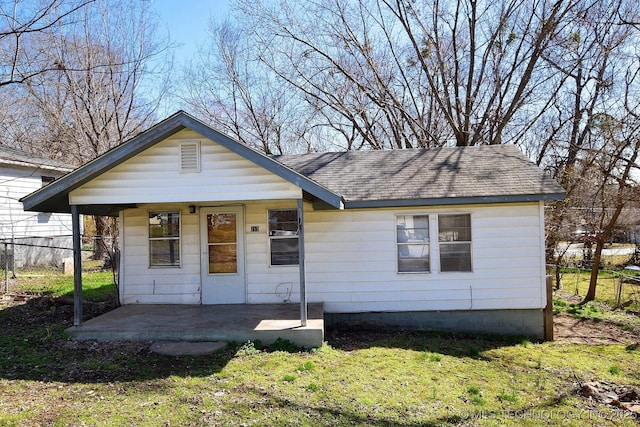 215 S Maple Ave, Tahlequah, OK 74464 - view of front of property featuring a porch and a shingled roof
