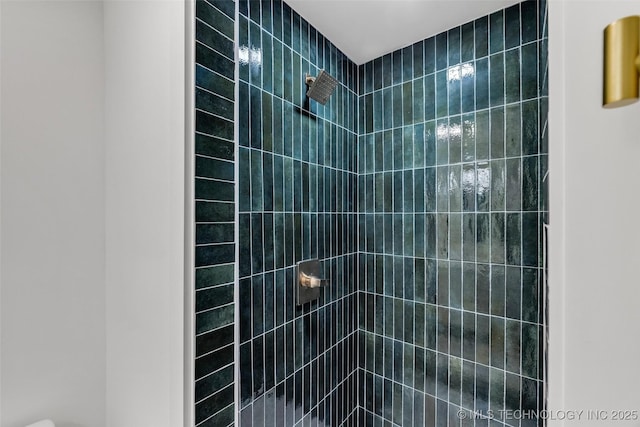 7362 S 68th E Ave, Tulsa, OK 74133 - full bath with tiled shower
