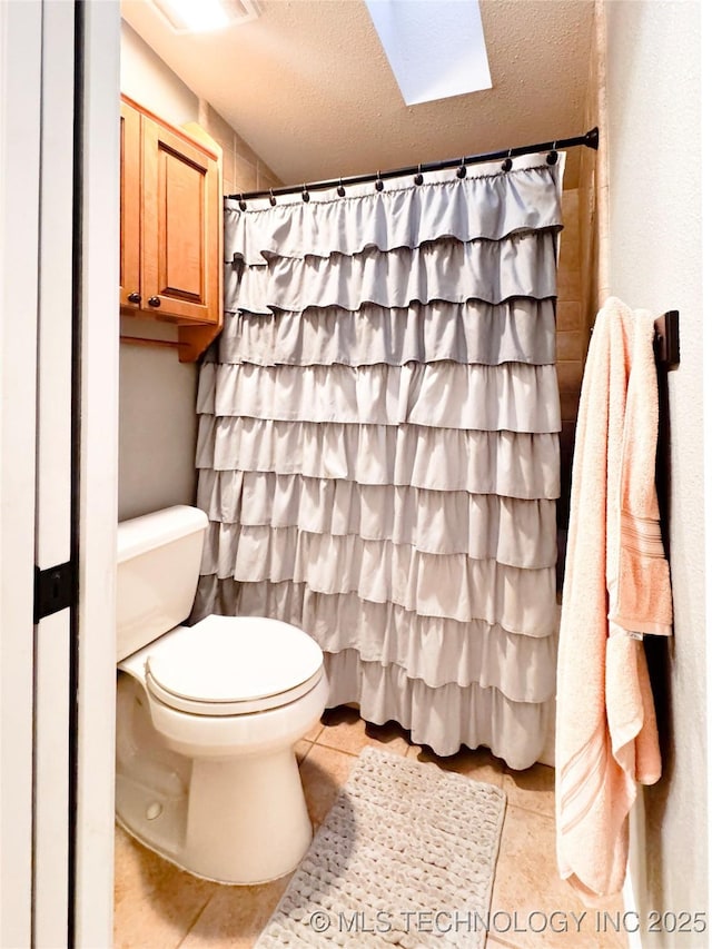 4418 N Little, Cushing, OK 74023 - full bath with toilet, a textured ceiling, tile patterned flooring, and curtained shower