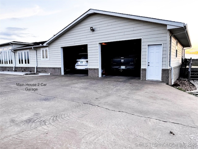 4418 N Little, Cushing, OK 74023 - garage featuring concrete driveway