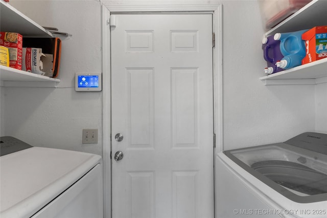 401 W Birmingham St, Broken Arrow, OK 74011 - laundry room featuring washing machine and dryer