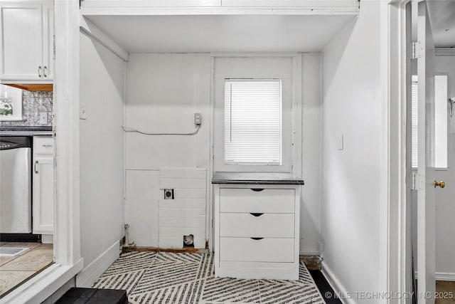 7128 E 5th Pl, Tulsa, OK 74112 - laundry room with baseboards