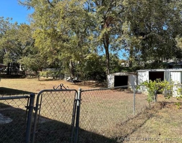 5616 Stonecreek, Durant, OK 74701 - view of yard featuring a gate