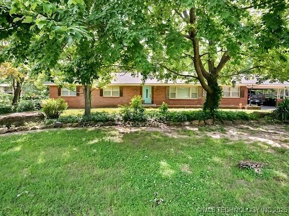 801 S Rennie St, Ada, OK 74820 - view of front of property featuring a front yard
