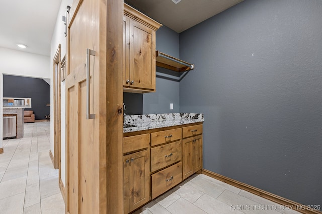 15303 Foreacre Cir, Sapulpa, OK 74066 - laundry area featuring light tile patterned flooring and baseboards