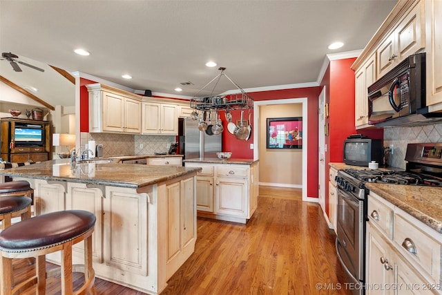 5070 Lake Breeze Rd, Grove, OK 74344 - kitchen featuring appliances with stainless steel finishes, backsplash, a kitchen breakfast bar, a peninsula, and ornamental molding