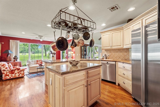 5070 Lake Breeze Rd, Grove, OK 74344 - kitchen with appliances with stainless steel finishes, a peninsula, recessed lighting, backsplash, and light wood finished floors