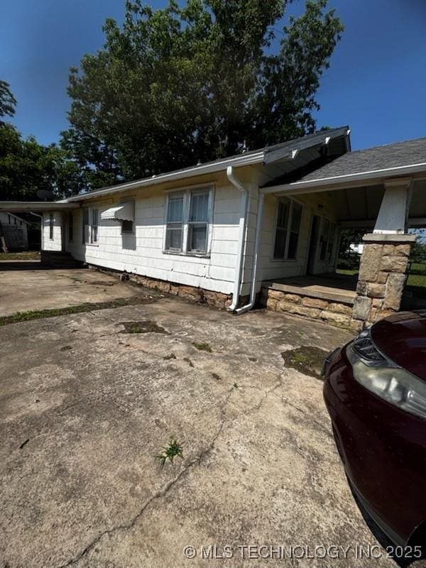 911 E 3rd St, Cushing, OK 74023 - view of front of property with concrete driveway