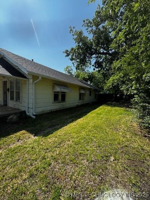 911 E 3rd St, Cushing, OK 74023 - view of side of home with a yard