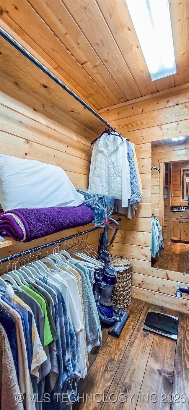 116433 S 4210th Rd, Eufaula, OK 74432 - walk in closet featuring hardwood / wood-style floors