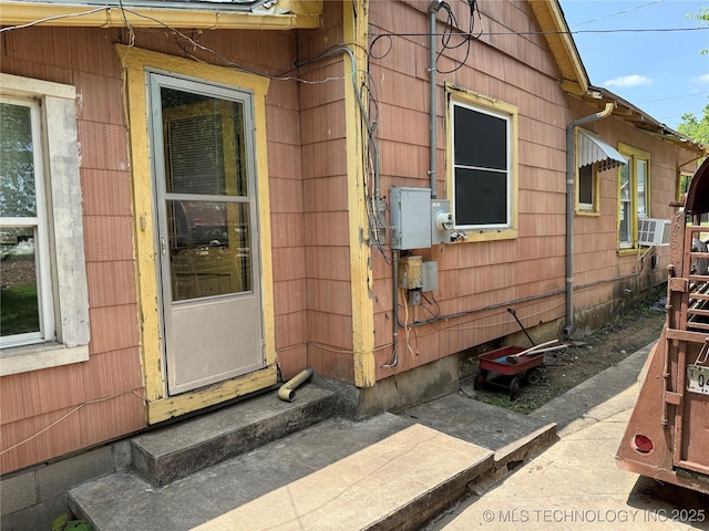 201 E Main St, Henryetta, OK 74437 - view of doorway to property