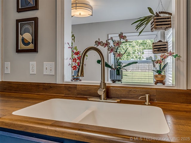 3215 W 41st St, Tulsa, OK 74107 - kitchen view of a sink