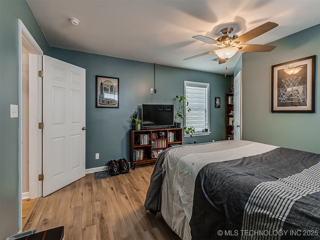 3215 W 41st St, Tulsa, OK 74107 - bedroom featuring wood finished floors, baseboards, and a ceiling fan