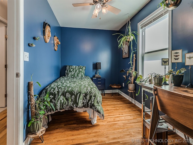 3215 W 41st St, Tulsa, OK 74107 - bedroom featuring wood finished floors, baseboards, and ceiling fan