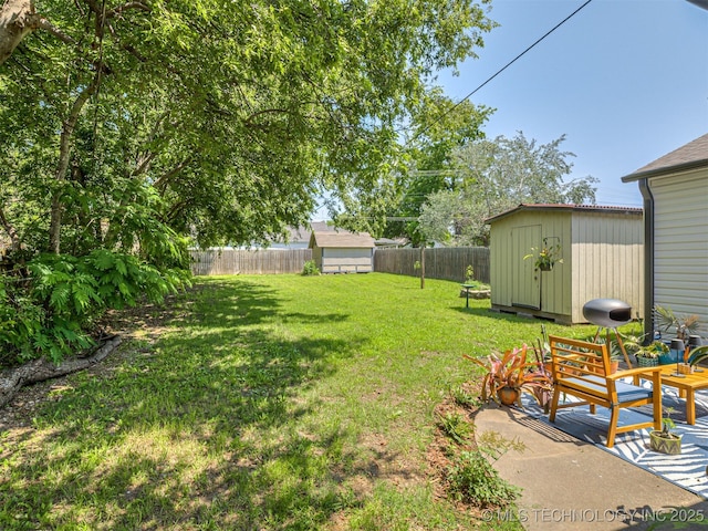 3215 W 41st St, Tulsa, OK 74107 - view of yard
