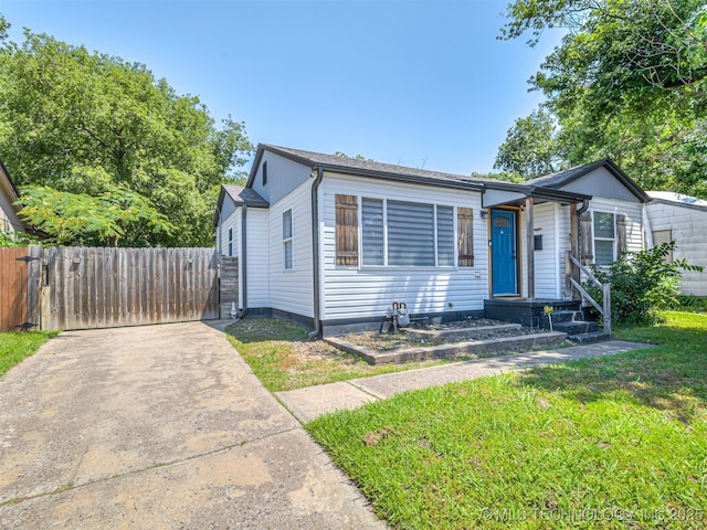 3215 W 41st St, Tulsa, OK 74107 - view of front of property with a gate and driveway