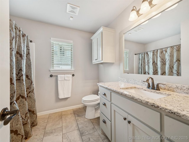 12909 S First St, Jenks, OK 74037 - bathroom with vanity, toilet, baseboards, and curtained shower