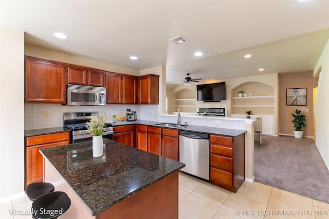 324 E 125th Pl S, Jenks, OK 74037 - kitchen featuring stainless steel appliances, a sink, a peninsula, a ceiling fan, and recessed lighting