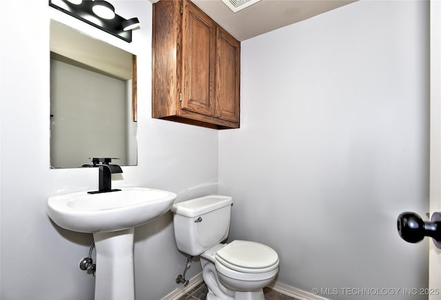 307 W K St, Jenks, OK 74037 - bathroom with toilet and baseboards