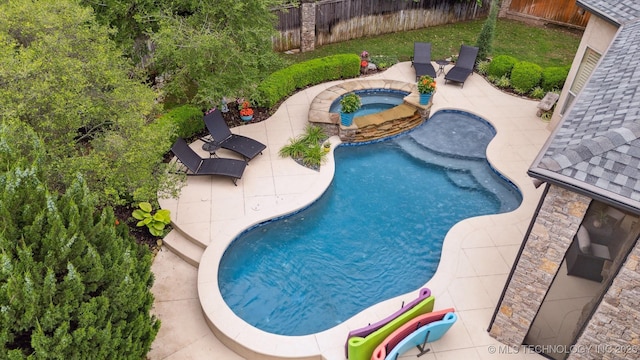 5912 E 119th St, Tulsa, OK 74137 - view of pool featuring an in-ground hot tub, a patio, and a fenced backyard
